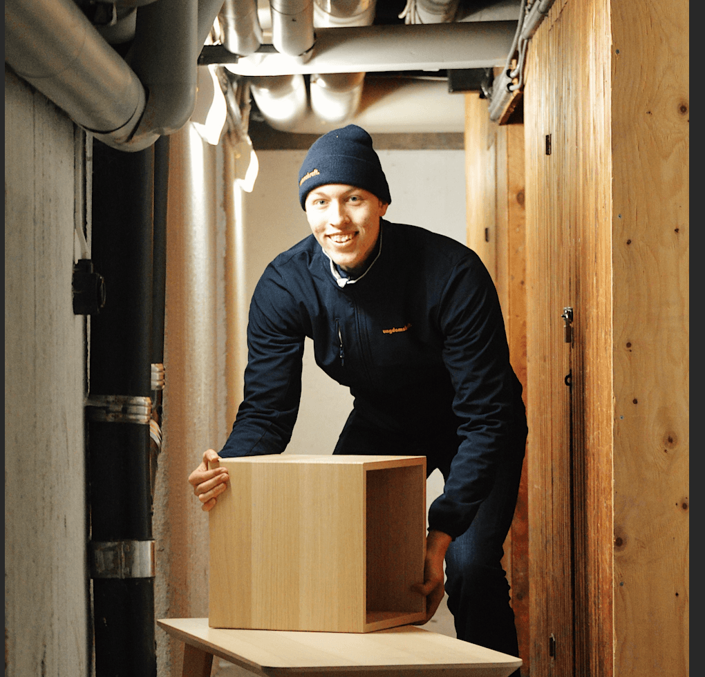 Ungdomskraft employee assembling furniture with RUT tax deduction